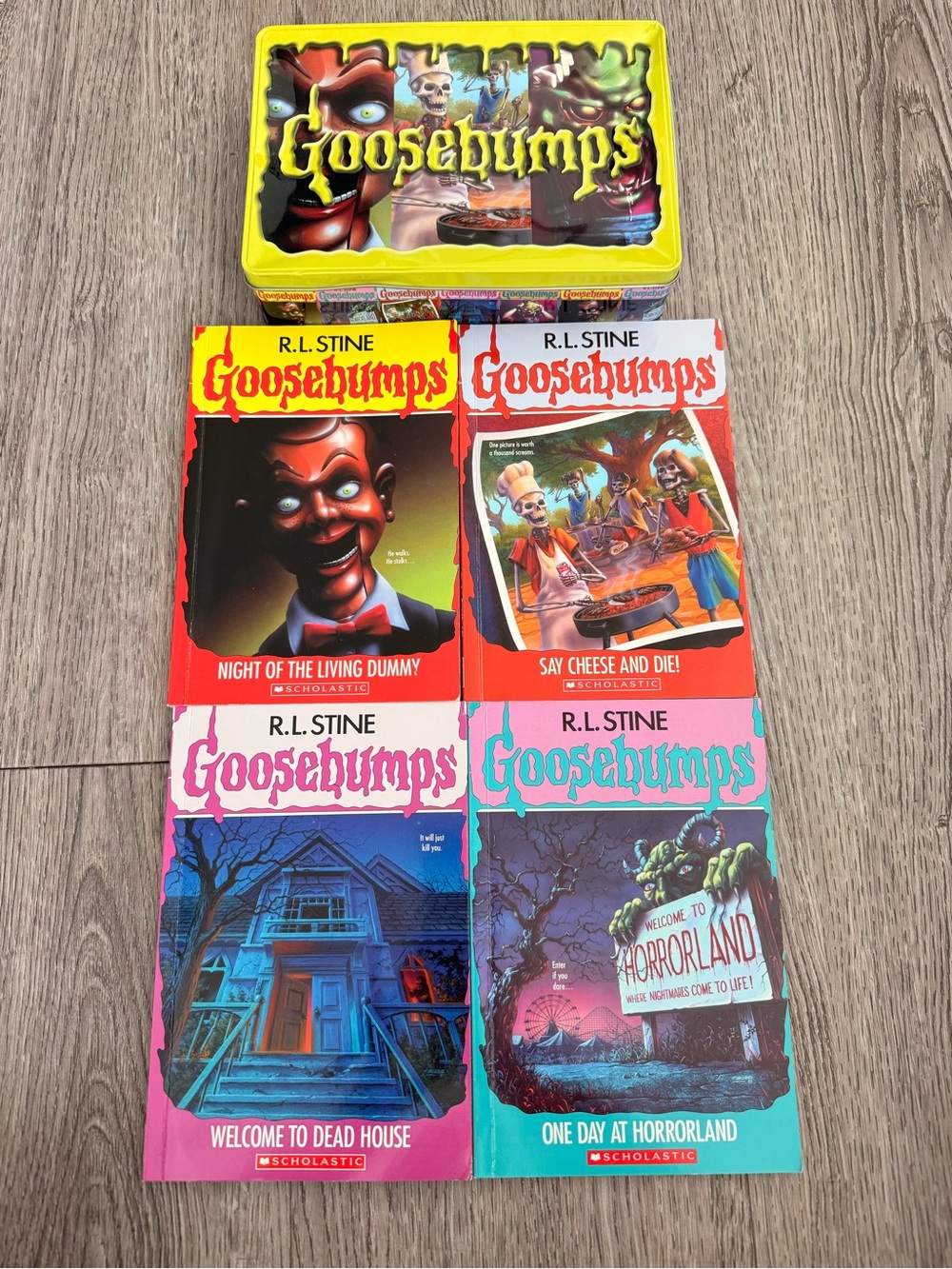 GOOSEBUMPSa Retro Scream Edition 4 Books Tin Box R.L. STINE